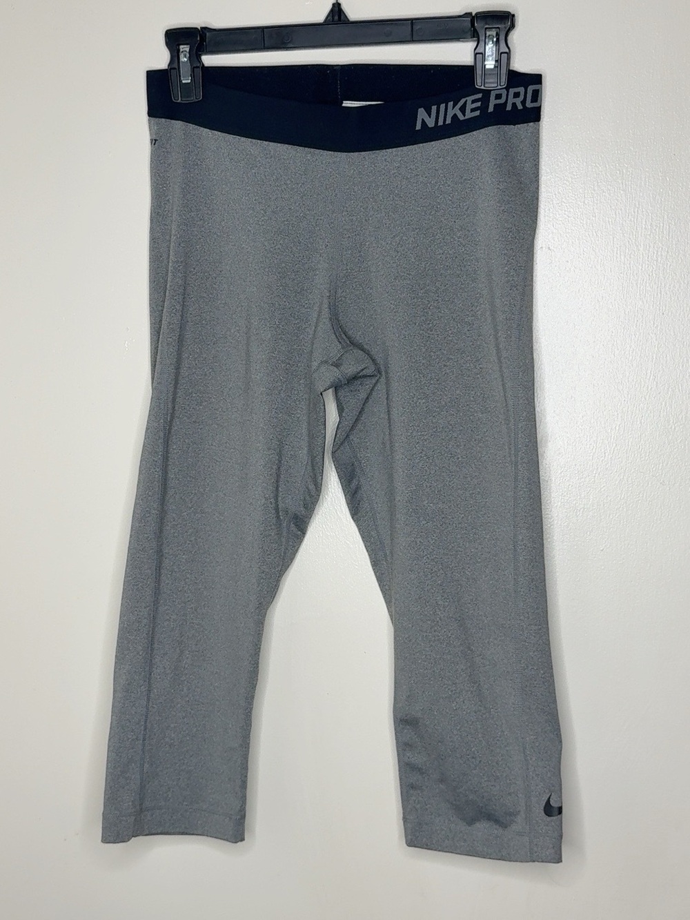 Nike Pro Dri-FIT Gray Capri Leggings Women’s L 589366-091 Compression